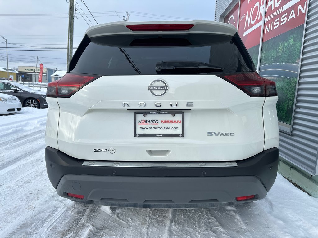 Nissan Rogue SV AWD 2023 à Amos, Québec - 8 - w1024h768px