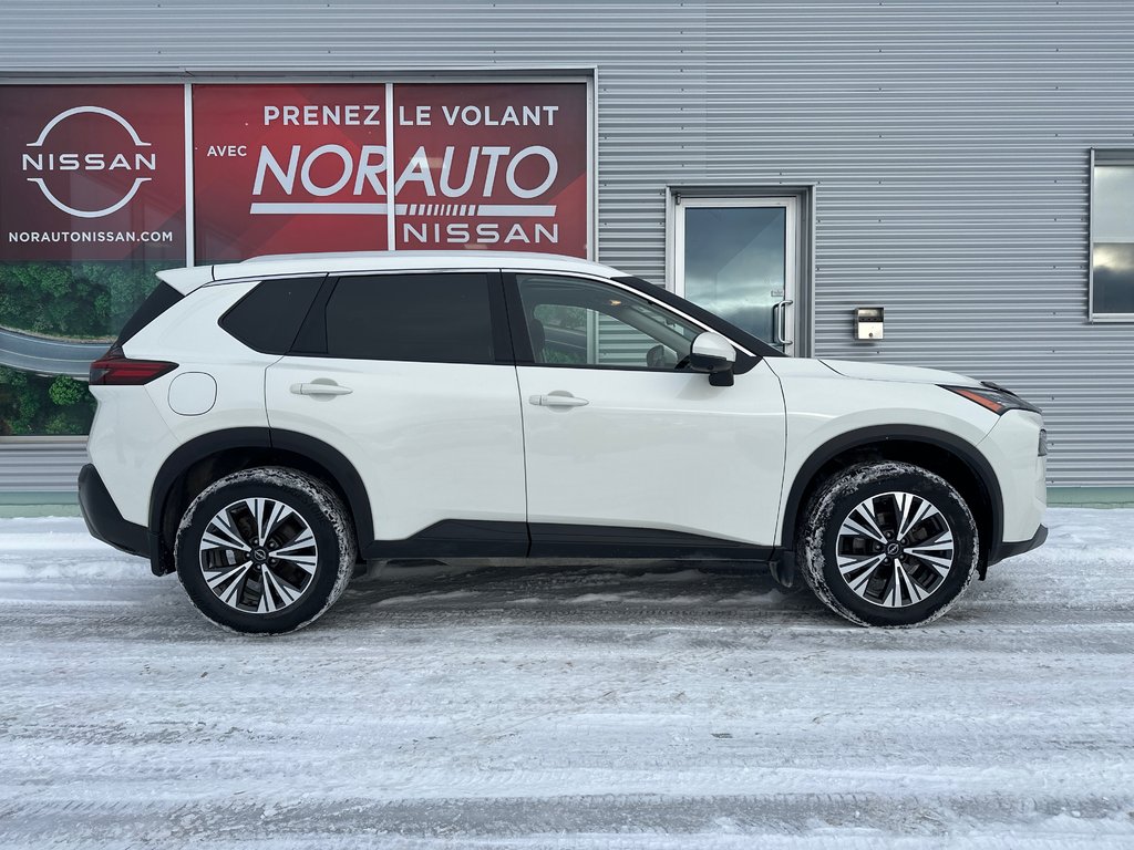 Nissan Rogue SV AWD 2023 à Amos, Québec - 4 - w1024h768px
