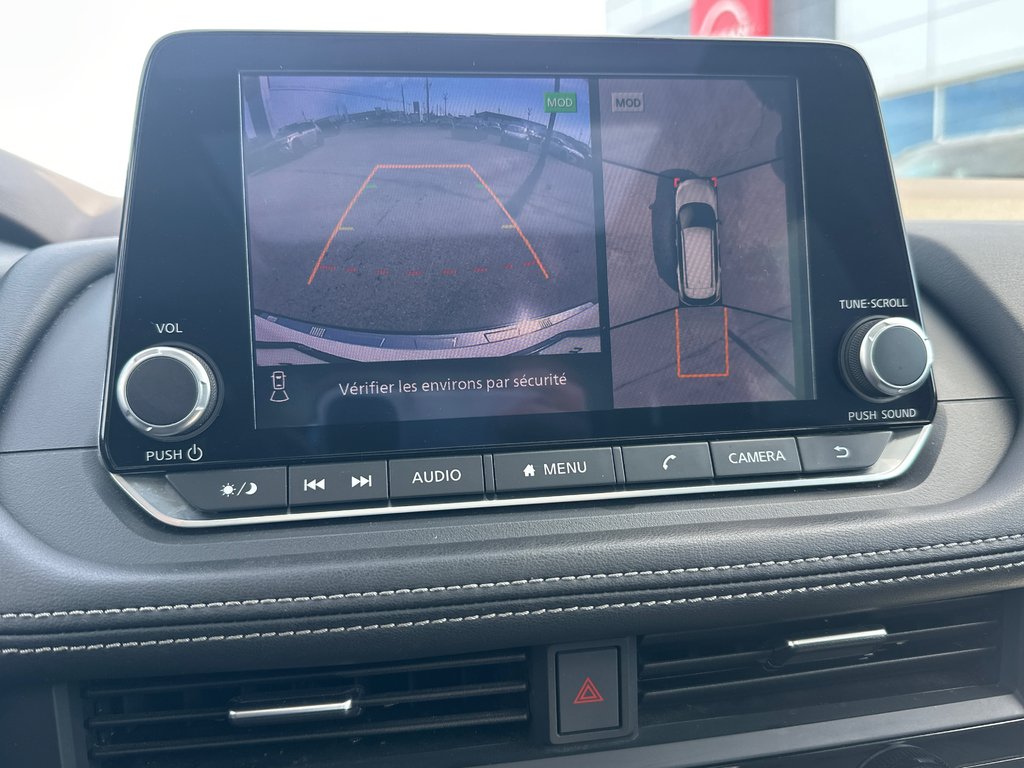 Nissan Rogue SV AWD 2023 à Amos, Québec - 16 - w1024h768px
