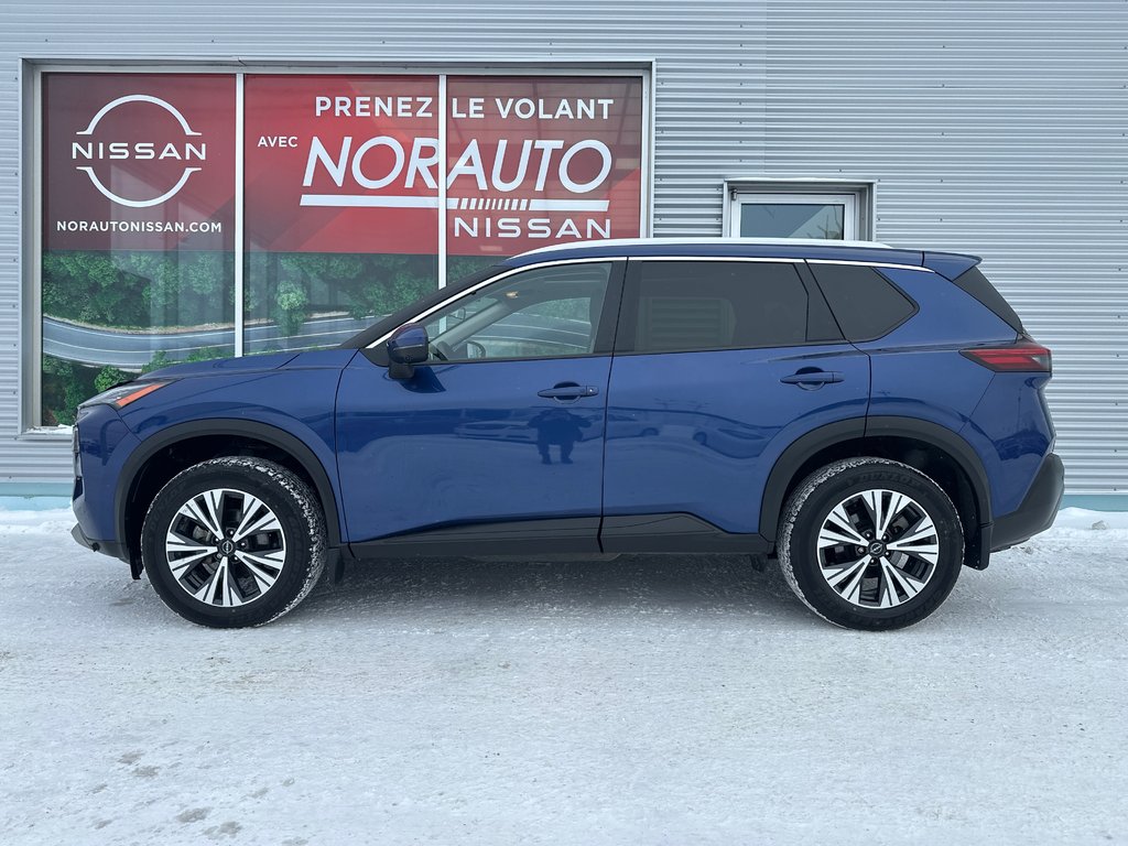 Nissan Rogue SV AWD 2023 à Amos, Québec - 3 - w1024h768px