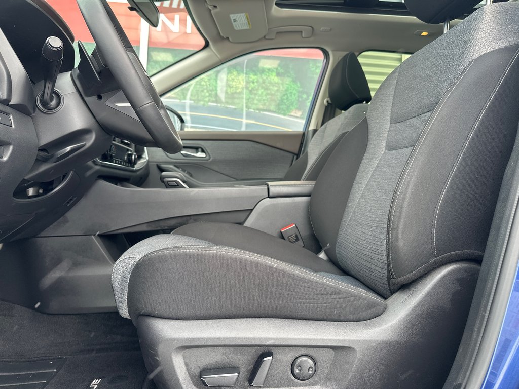 Nissan Rogue SV AWD 2023 à Amos, Québec - 9 - w1024h768px