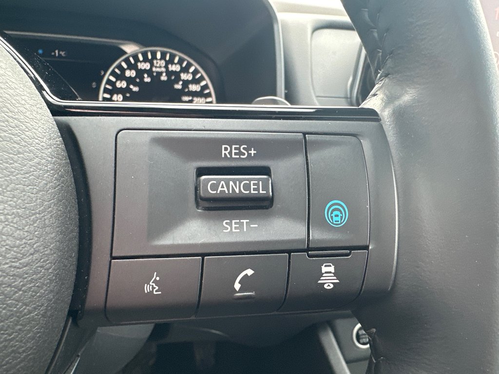 Nissan Rogue SV AWD 2023 à Amos, Québec - 14 - w1024h768px