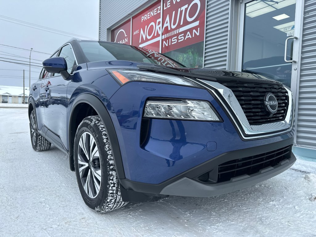 Nissan Rogue SV AWD 2023 à Amos, Québec - 2 - w1024h768px