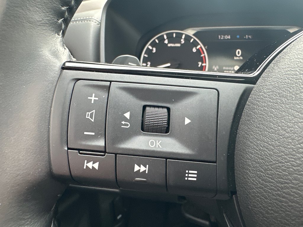 Nissan Rogue SV AWD 2023 à Amos, Québec - 13 - w1024h768px