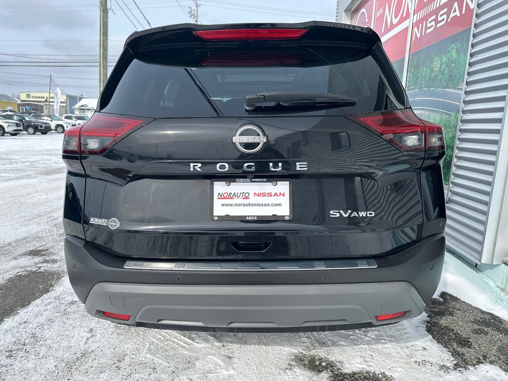 Nissan Rogue SV AWD 2023 à Amos, Québec - 8 - w1024h768px
