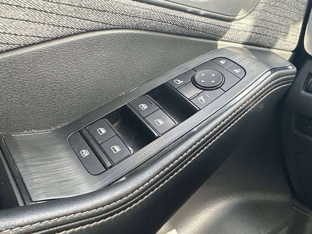 2023 Nissan Rogue SV AWD in Amos, Quebec - 16 - w1024h768px