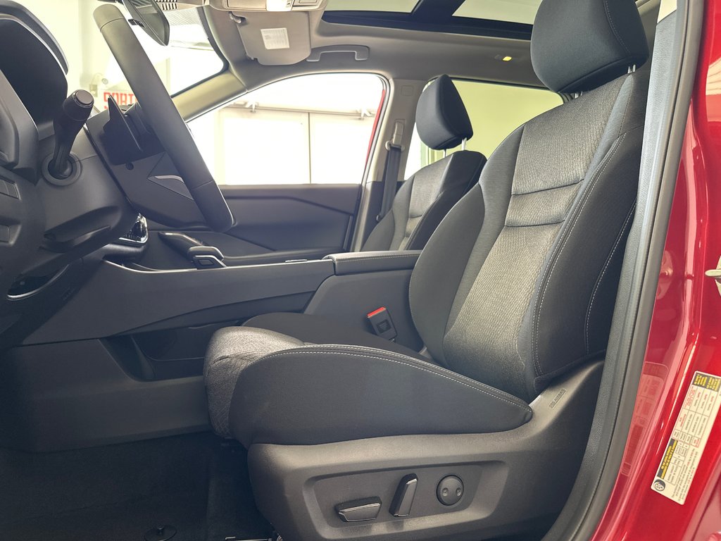 2025 Nissan Rogue SV MOONROOF in Amos, Quebec - 6 - w1024h768px