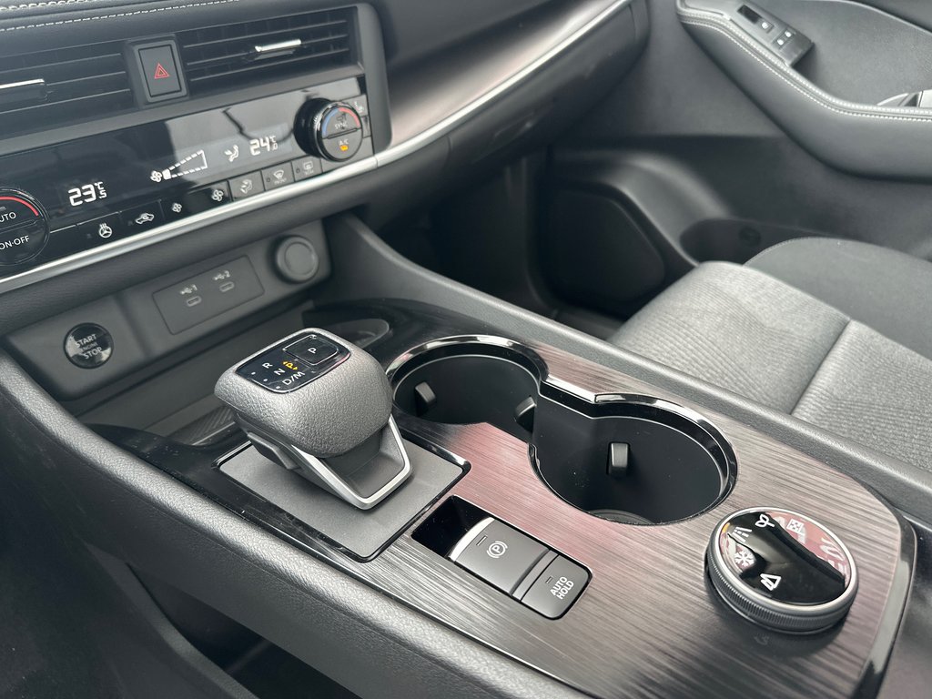 2025 Nissan Rogue SV MOONROOF in Amos, Quebec - 9 - w1024h768px