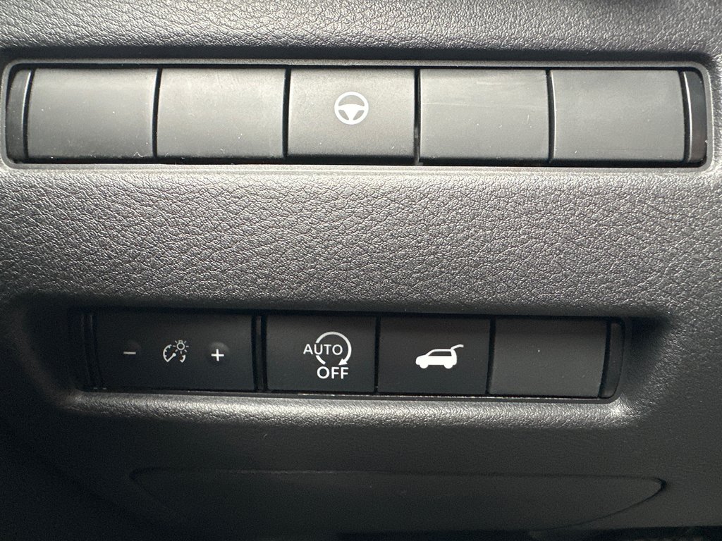 2025 Nissan Rogue SV MOONROOF in Amos, Quebec - 12 - w1024h768px