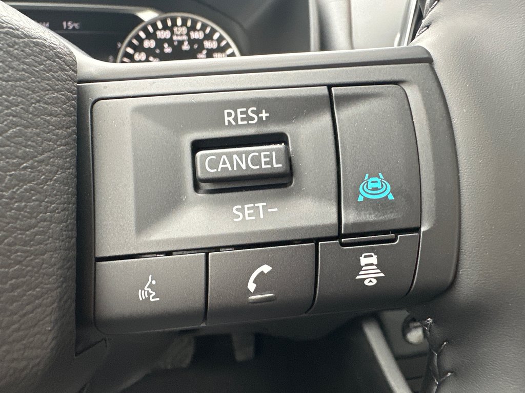2025 Nissan Rogue SV MOONROOF in Amos, Quebec - 11 - w1024h768px