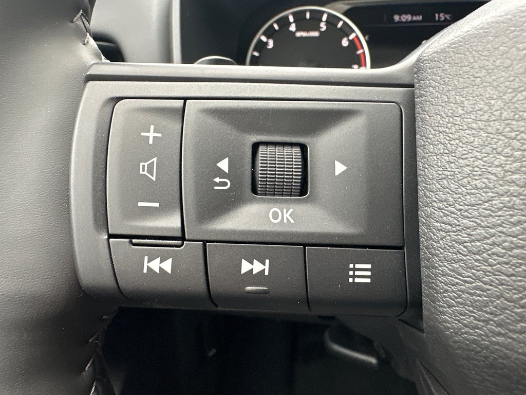 2025 Nissan Rogue SV MOONROOF in Amos, Quebec - 10 - w1024h768px