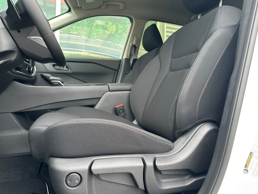 2025 Nissan Rogue S in Amos, Quebec - 6 - w1024h768px