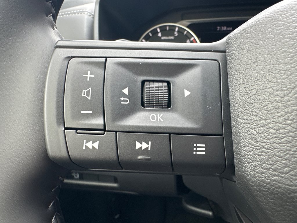 2025 Nissan Rogue S in Amos, Quebec - 10 - w1024h768px