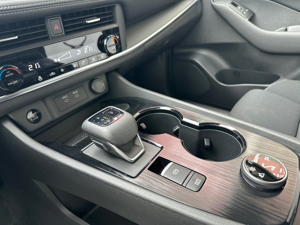 2025 Nissan Rogue S in Amos, Quebec - 9 - w1024h768px