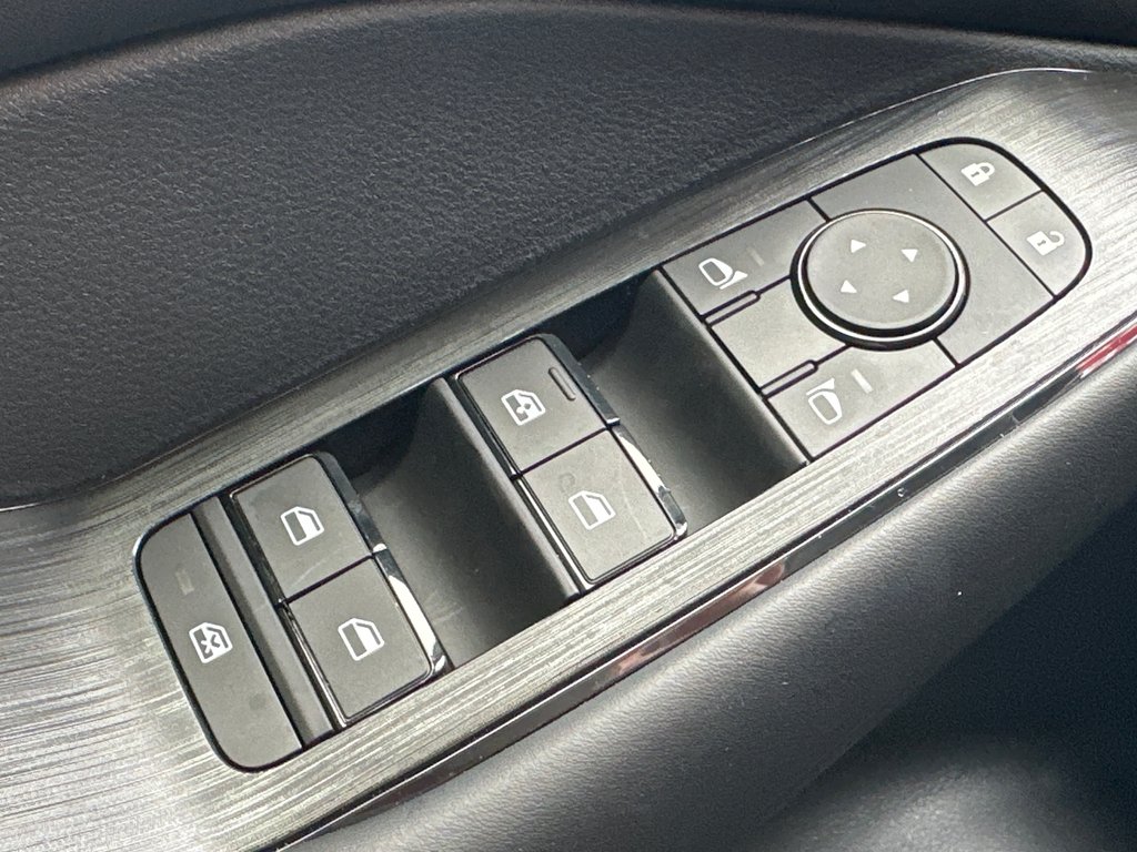 2025 Nissan Rogue S in Amos, Quebec - 12 - w1024h768px