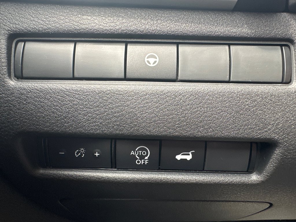 2025 Nissan Rogue SV PREMIUM in Amos, Quebec - 12 - w1024h768px