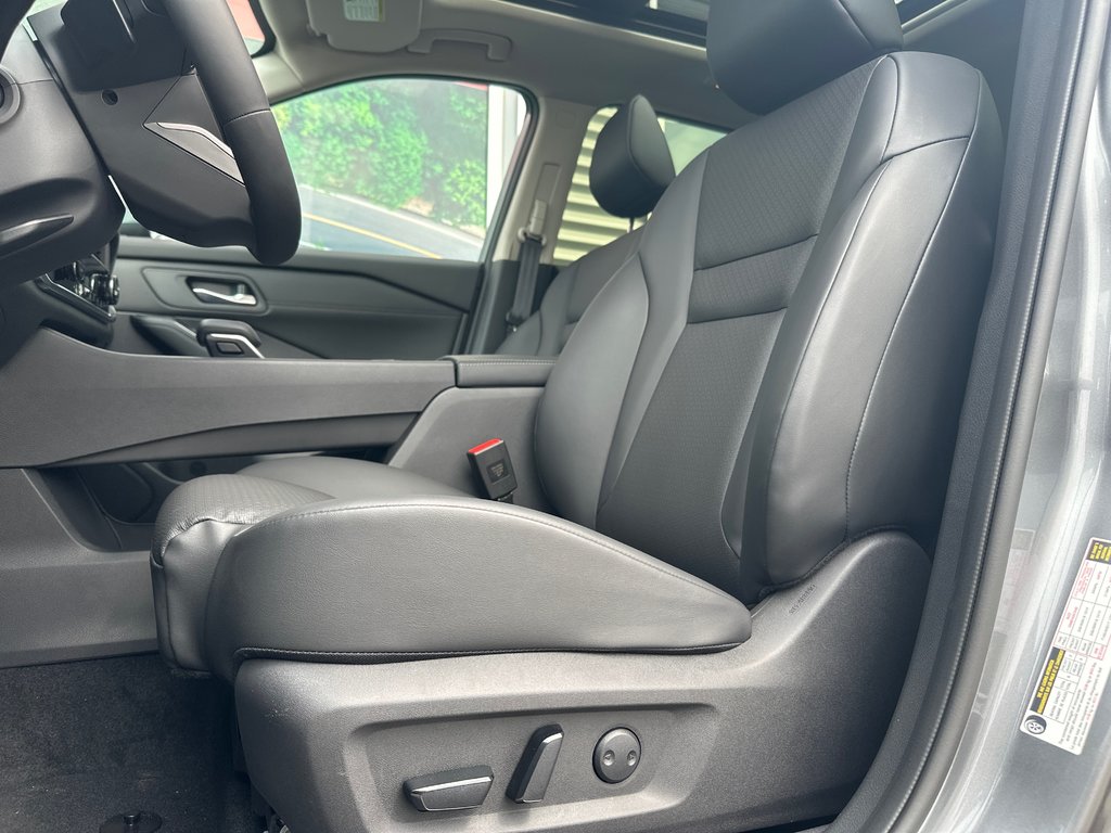 2025 Nissan Rogue SV PREMIUM in Amos, Quebec - 6 - w1024h768px