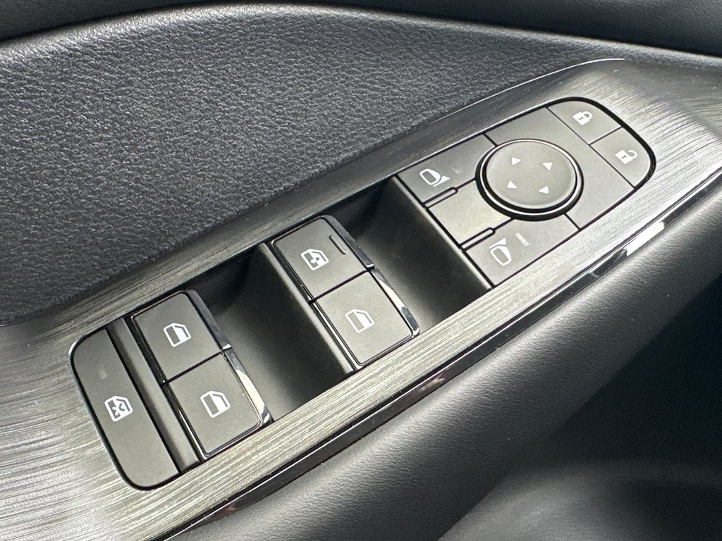 2025 Nissan Rogue S in Amos, Quebec - 16 - w1024h768px