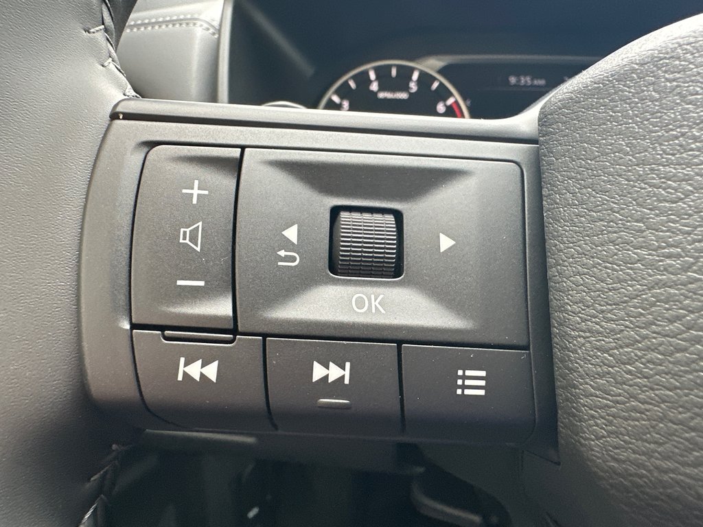 2025 Nissan Rogue S in Amos, Quebec - 13 - w1024h768px