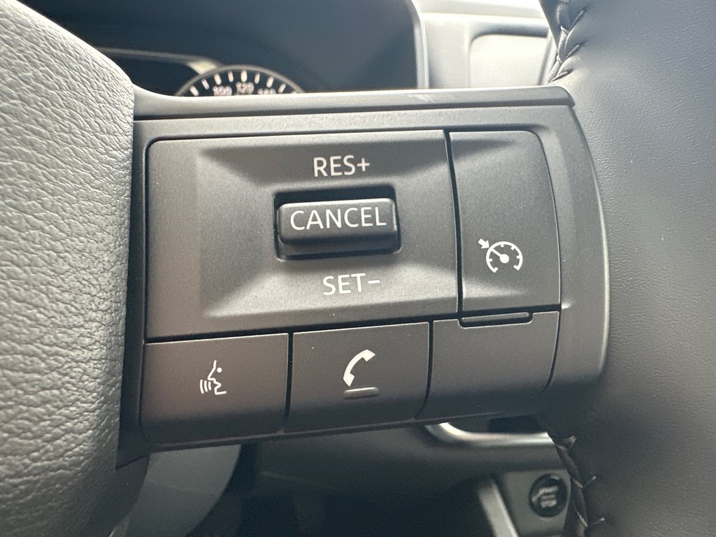 2025 Nissan Rogue S in Amos, Quebec - 14 - w1024h768px