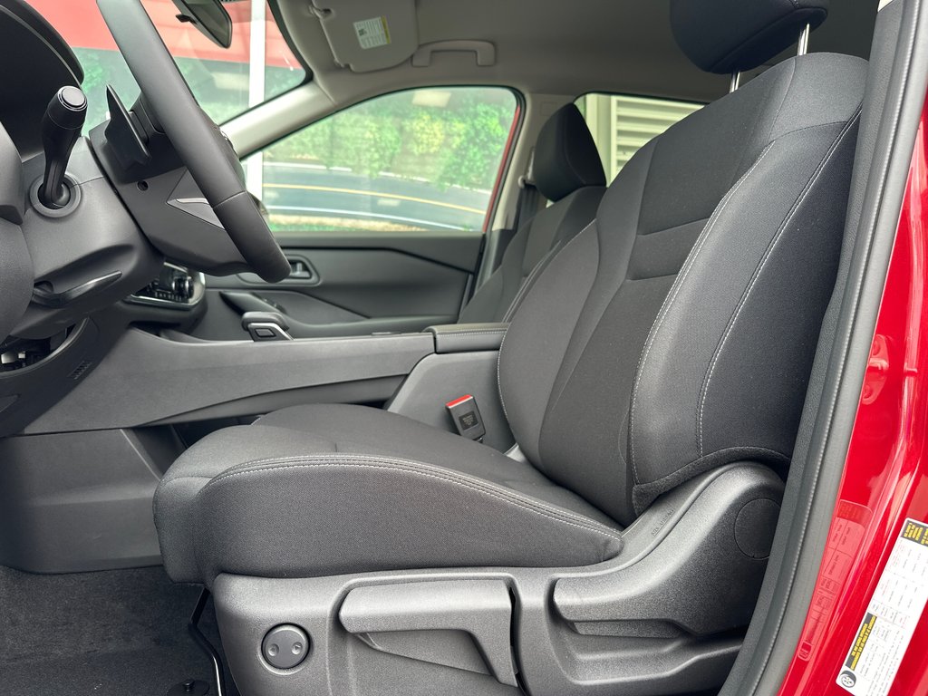 2025 Nissan Rogue S in Amos, Quebec - 9 - w1024h768px