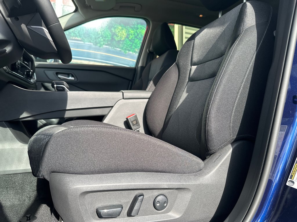 Nissan Rogue SV MOONROOF 2025 à Amos, Québec - 6 - w1024h768px