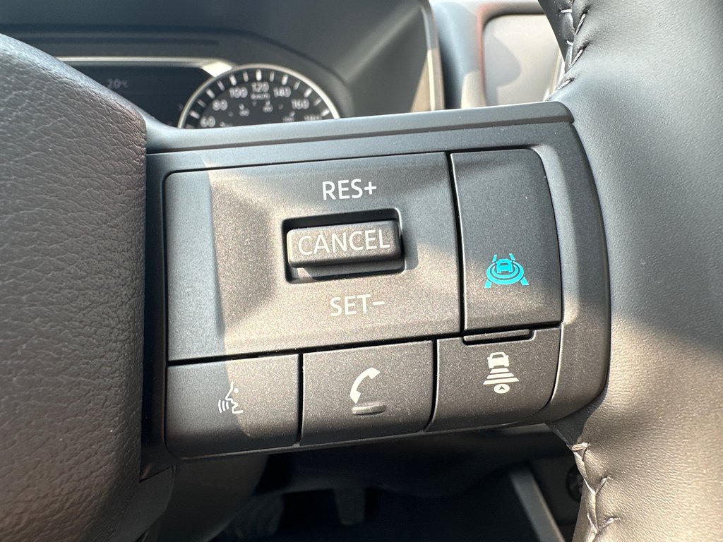Nissan Rogue SV PREMIUM 2025 à Amos, Québec - 11 - w1024h768px