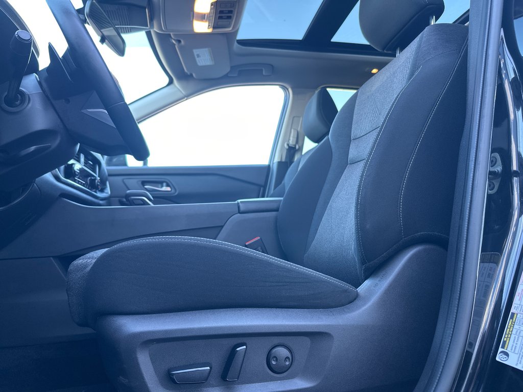 Nissan Rogue SV AWD 2025 à Amos, Québec - 9 - w1024h768px