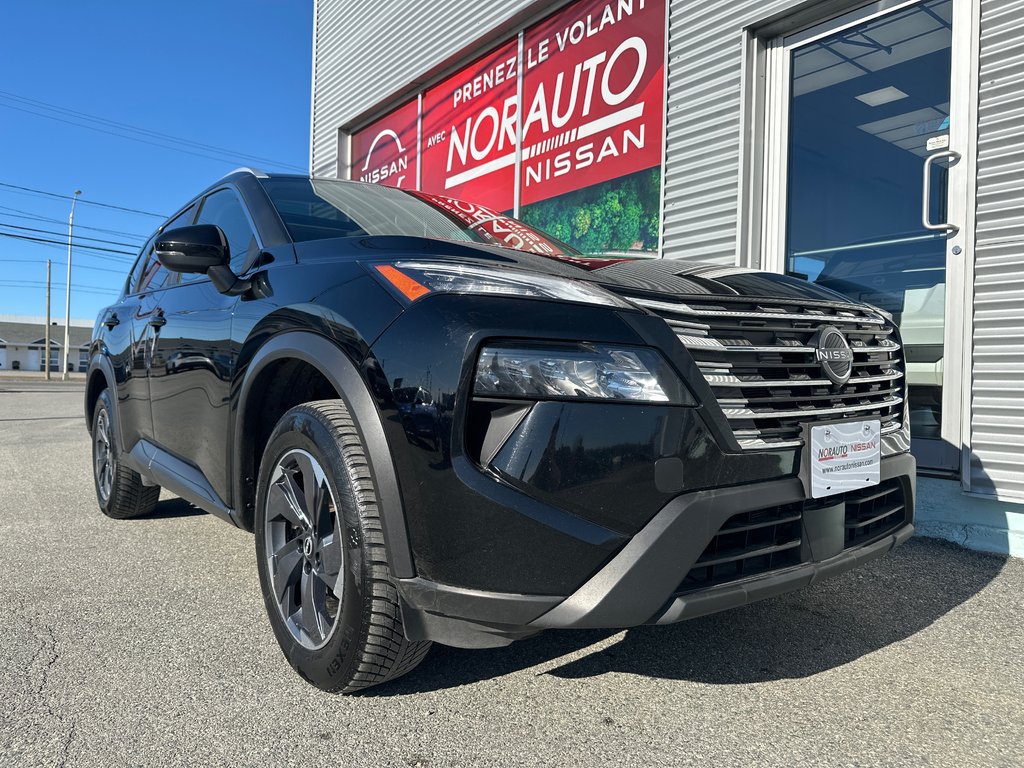 Nissan Rogue SV AWD 2025 à Amos, Québec - 2 - w1024h768px