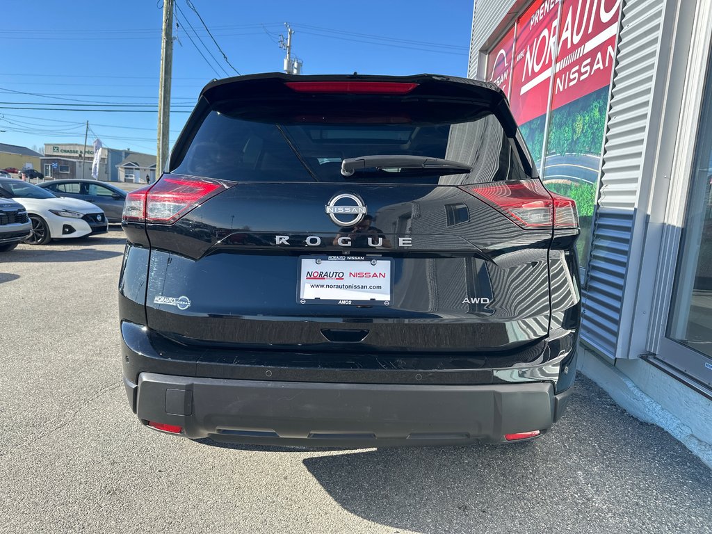 Nissan Rogue SV AWD 2025 à Amos, Québec - 8 - w1024h768px
