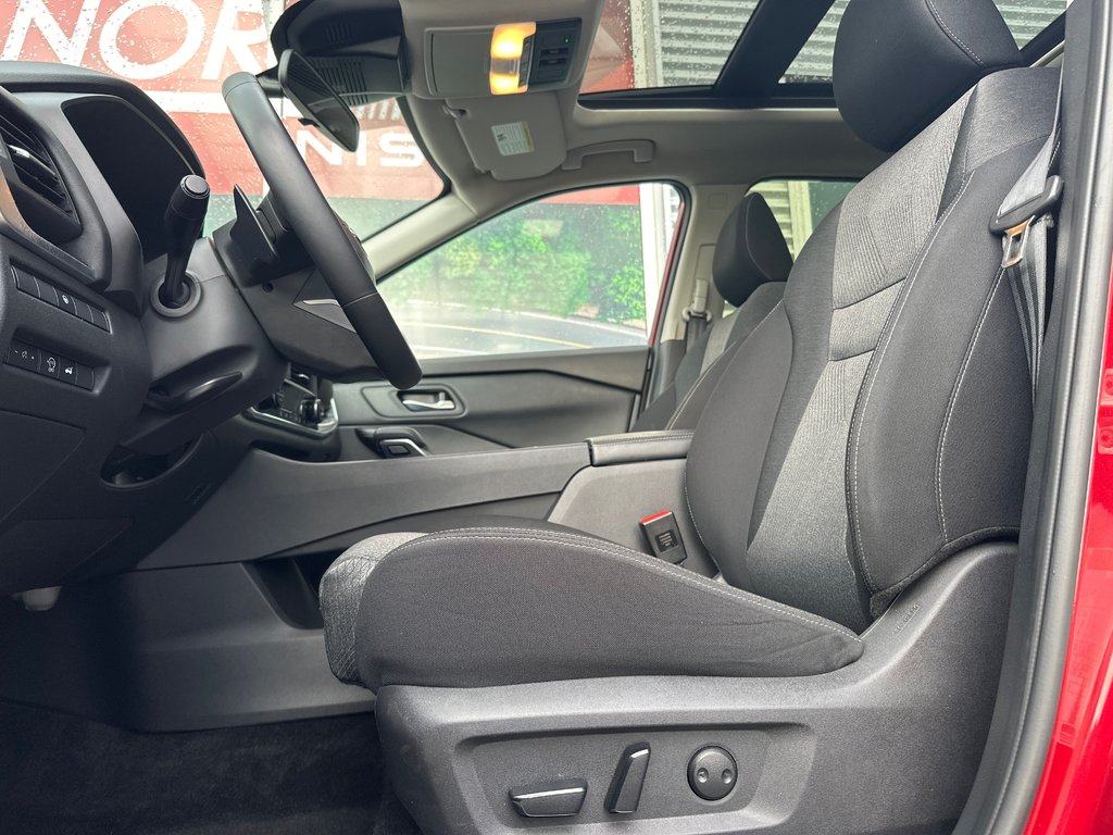 Nissan Rogue SV AWD 2025 à Amos, Québec - 9 - w1024h768px