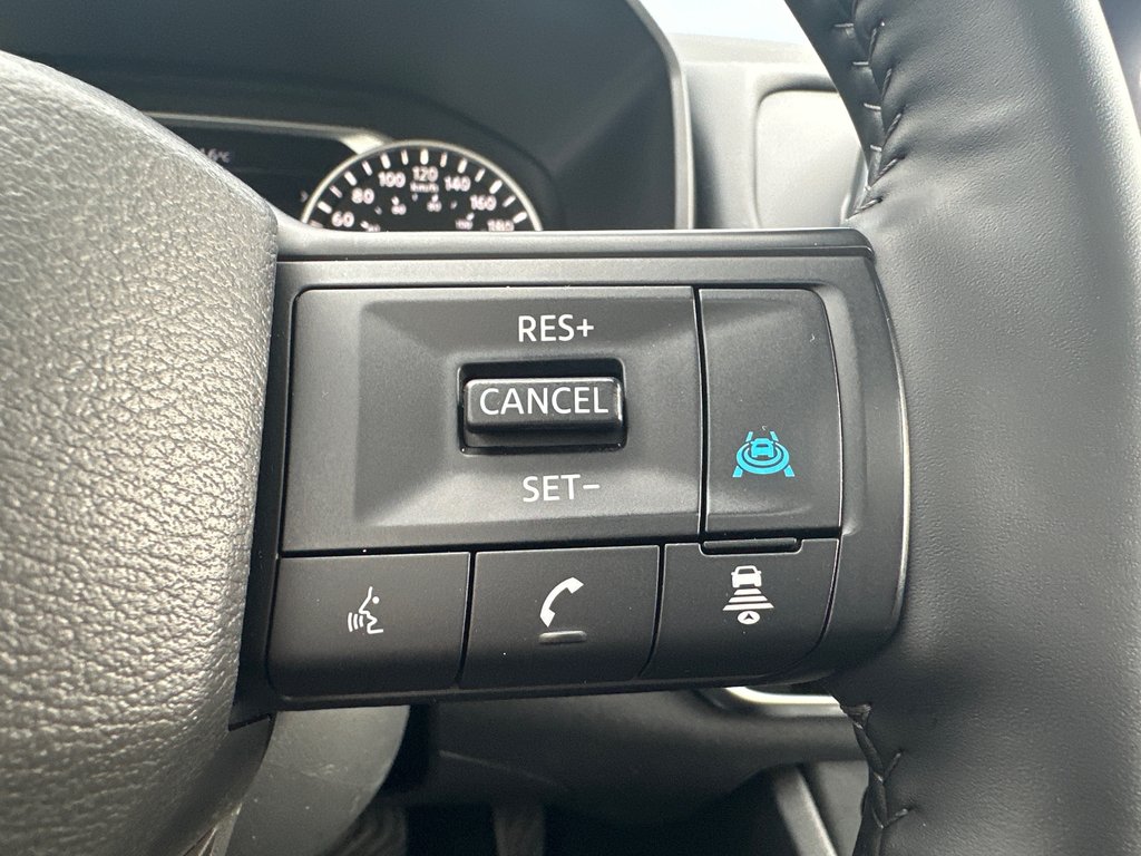 Nissan Rogue SV AWD 2025 à Amos, Québec - 14 - w1024h768px