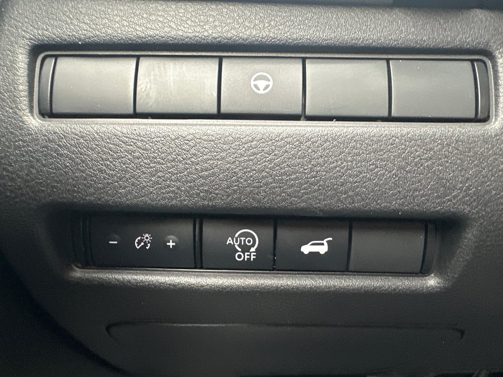 Nissan Rogue SV AWD 2025 à Amos, Québec - 16 - w1024h768px