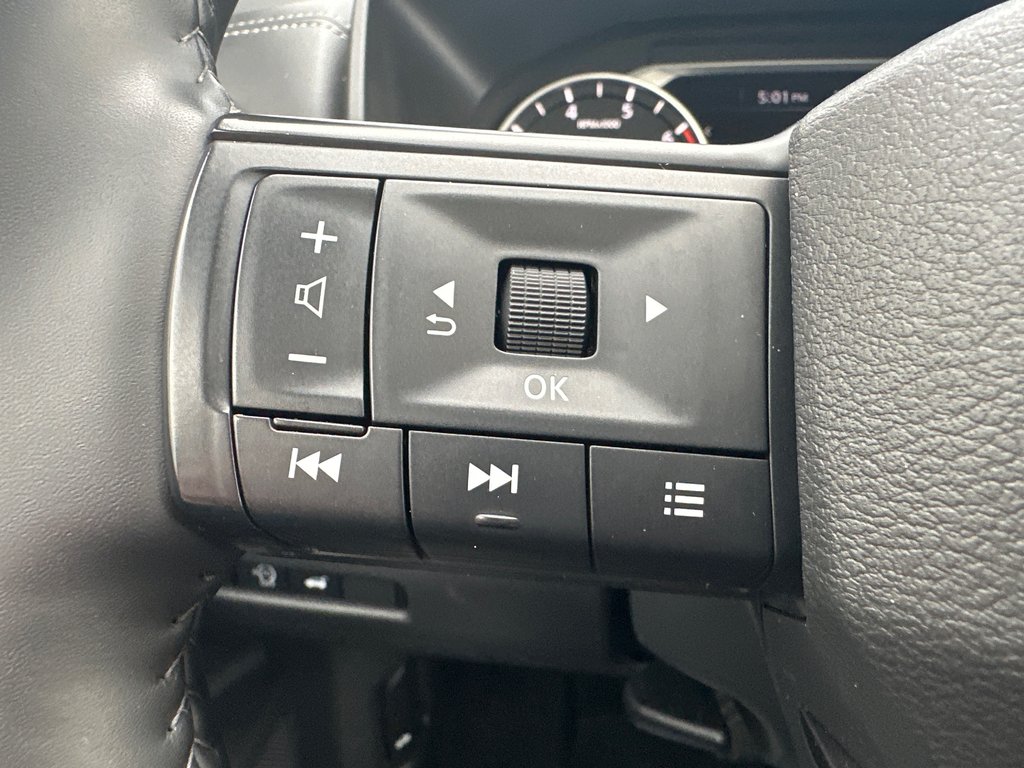 Nissan Rogue SV AWD 2025 à Amos, Québec - 13 - w1024h768px