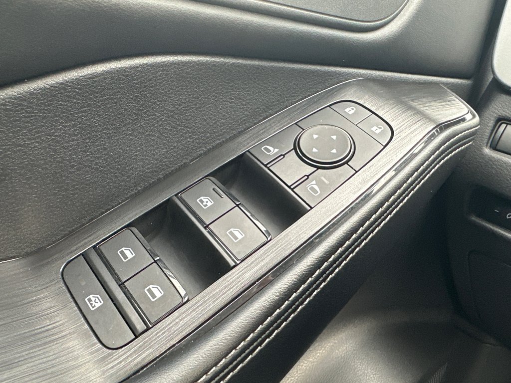 Nissan Rogue SV AWD 2025 à Amos, Québec - 17 - w1024h768px