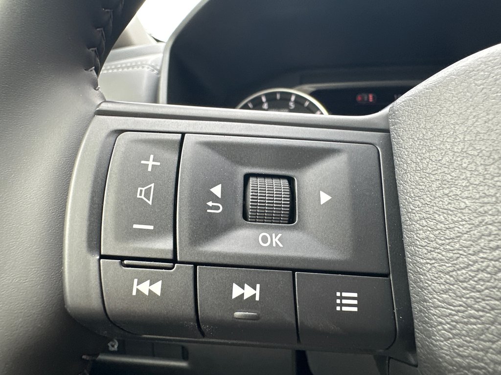 2026 Nissan Rogue S in Amos, Quebec - 10 - w1024h768px