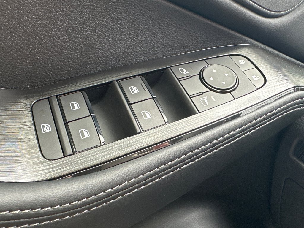 2026 Nissan Rogue S in Amos, Quebec - 13 - w1024h768px