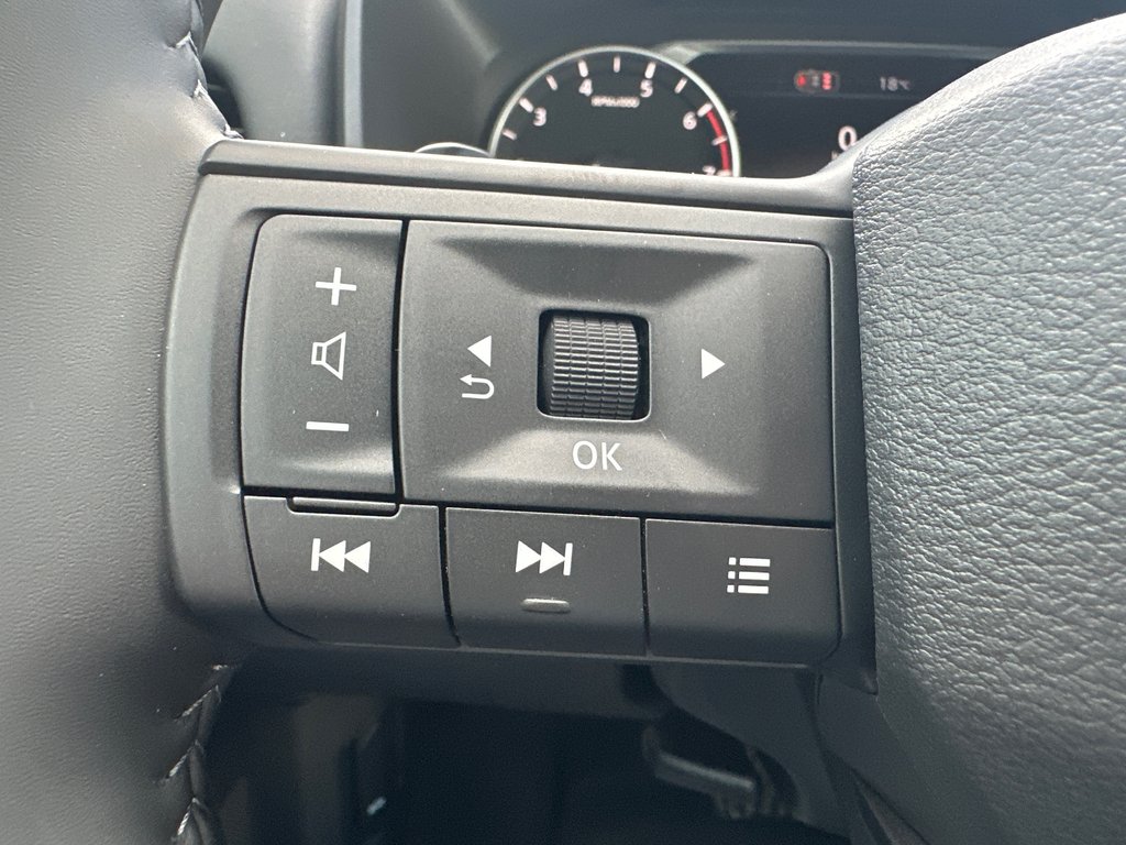 2026 Nissan Rogue S in Amos, Quebec - 10 - w1024h768px