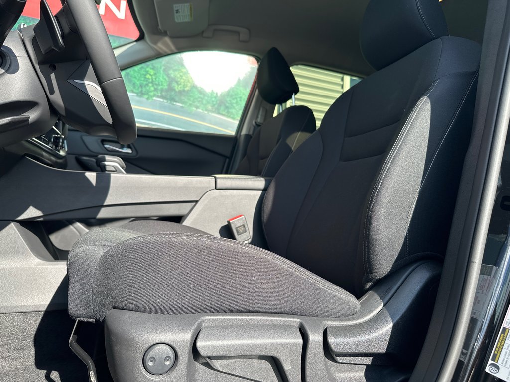 2026 Nissan Rogue S in Amos, Quebec - 6 - w1024h768px