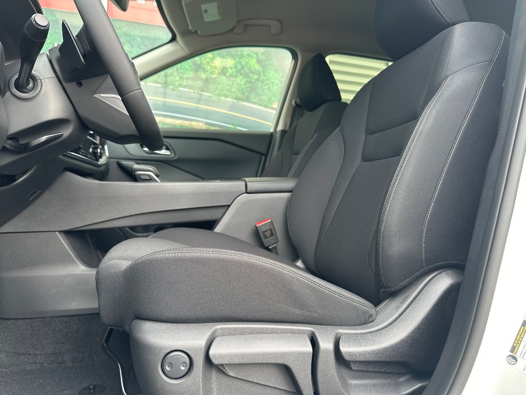 2026 Nissan Rogue S in Amos, Quebec - 6 - w1024h768px