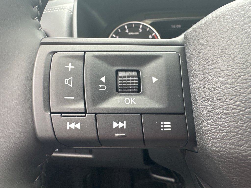 2026 Nissan Rogue S in Amos, Quebec - 10 - w1024h768px