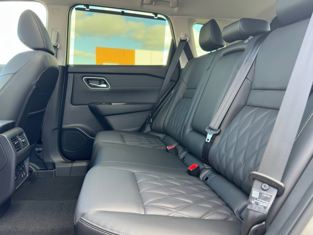 Nissan Rogue Platinum 2026 à Amos, Québec - 16 - w1024h768px