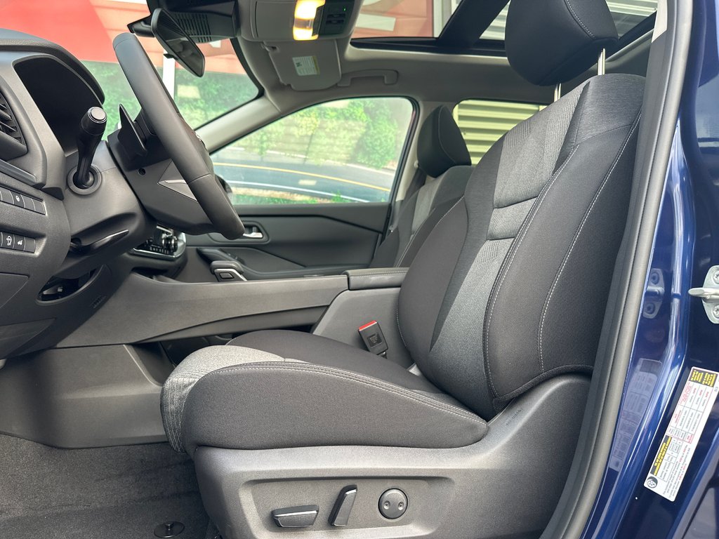Nissan Rogue SV Moonroof 2026 à Amos, Québec - 6 - w1024h768px