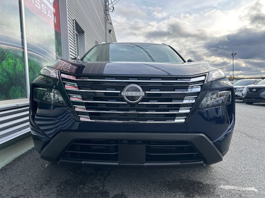 Nissan Rogue SV Moonroof 2026 à Amos, Québec - 4 - w1024h768px