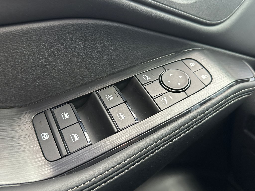 2026 Nissan Rogue SV Moonroof in Amos, Quebec - 12 - w1024h768px