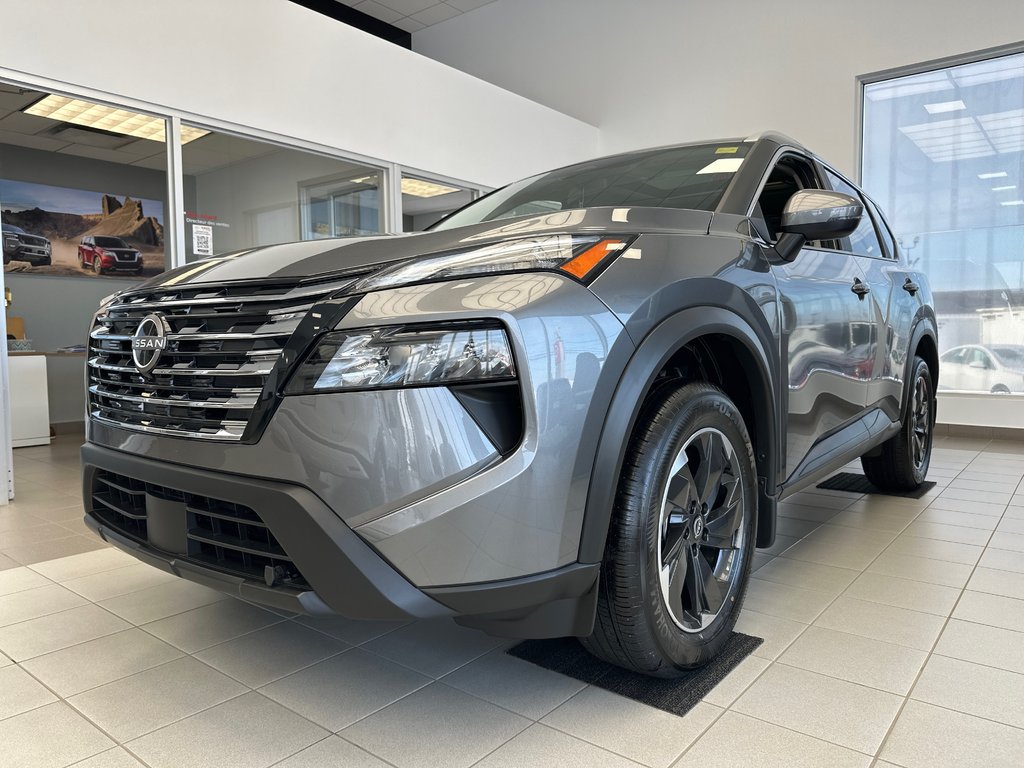 2026 Nissan Rogue SV Moonroof in Amos, Quebec - 1 - w1024h768px