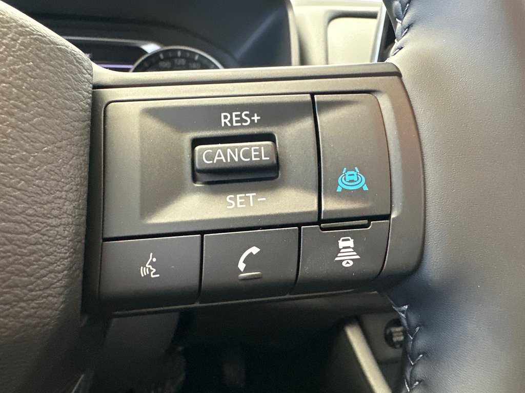 2026 Nissan Rogue SV Moonroof in Amos, Quebec - 11 - w1024h768px