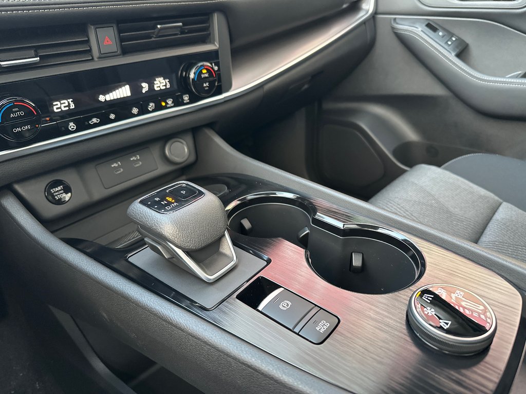 Nissan Rogue SV Moonroof 2026 à Amos, Québec - 8 - w1024h768px