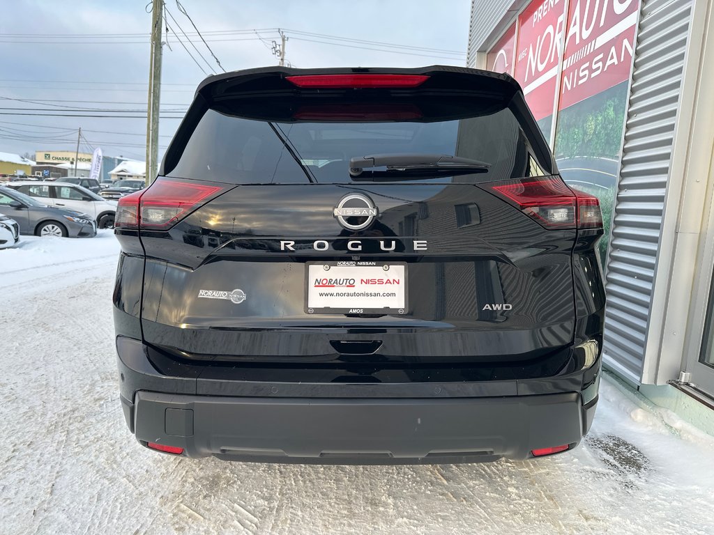 Nissan Rogue SV Moonroof 2026 à Amos, Québec - 4 - w1024h768px