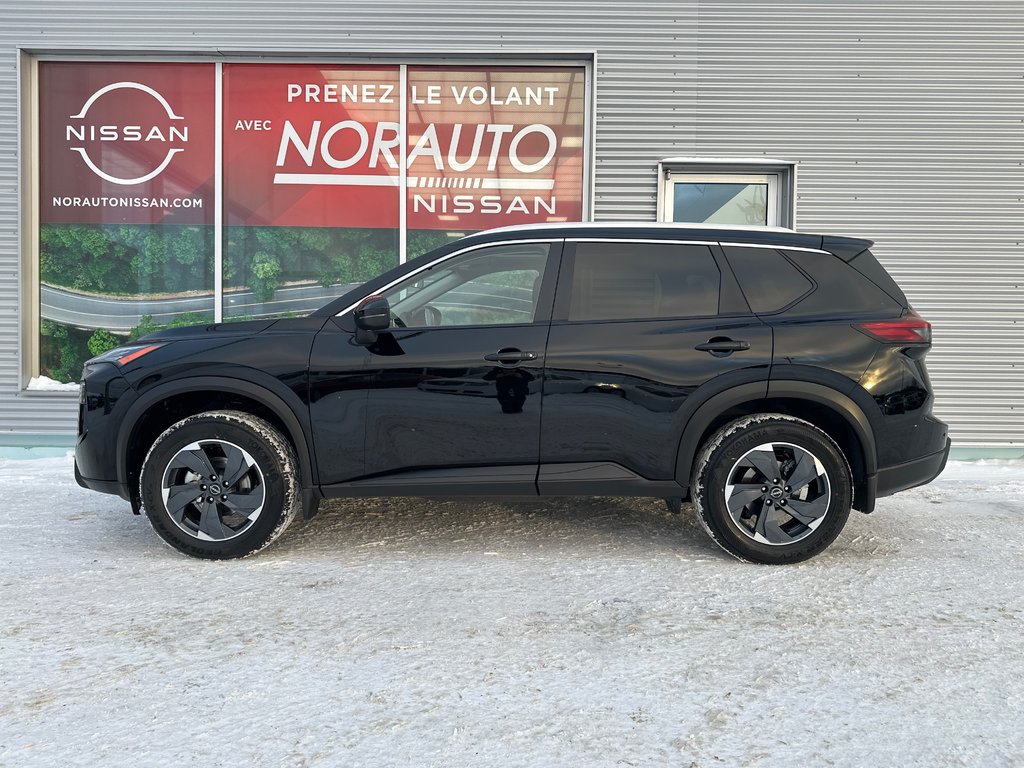 Nissan Rogue SV Moonroof 2026 à Amos, Québec - 2 - w1024h768px